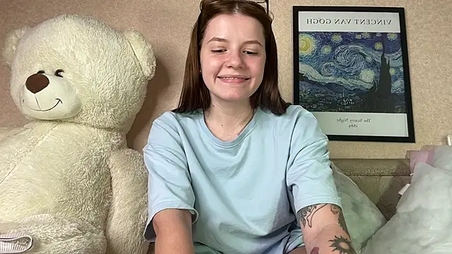 Snapshot of mia___mi chatting on 12.10.24 mia mi online show from 12.10.24