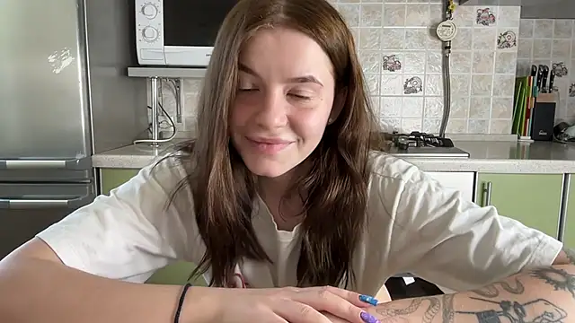 Snapshot of mia___mi chatting on 02.22.25 mia mi online show from 02.22.25