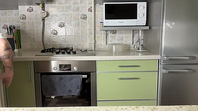 Snapshot of mia___mi chatting on 02.22.25 mia mi online show from 02.22.25