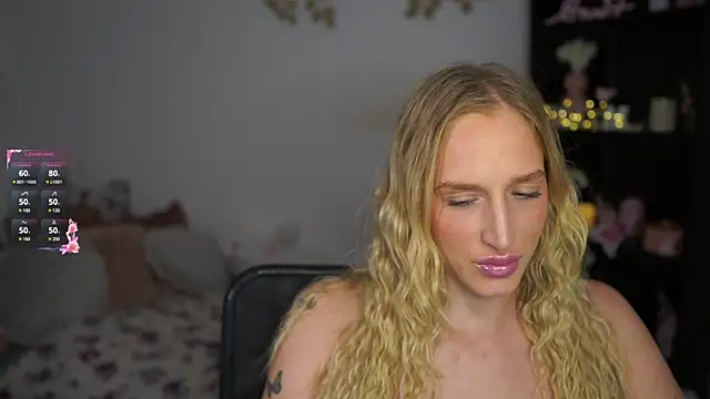 Nicolette  Shea  online show from 12.12.24