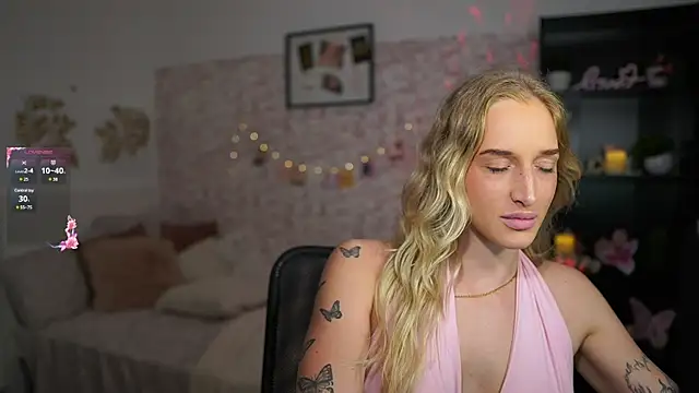 Nicolette  Shea  online show from 03.17.25