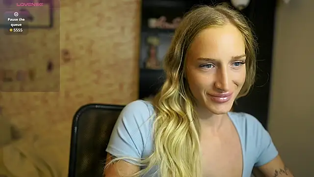 Nicolette  Shea  online show from 10.19.25