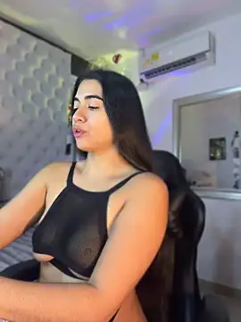 Snapshot of ZarahEvans chatting on 04.28.26 ZarahEvans online show from 04.28.26