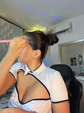Snapshot of ZarahEvans chatting on 05.14.26 ZarahEvans online show from 05.14.26