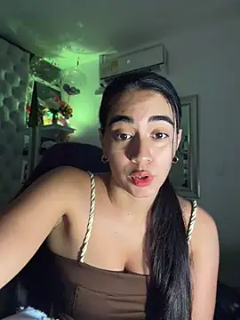 Snapshot of ZarahEvans chatting on 05.23.26 ZarahEvans online show from 05.23.26