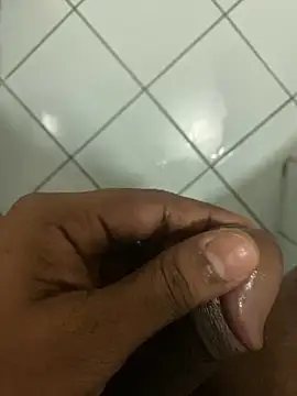 Snapshot of SLhotman chatting on 01.05.25 SLhotman online show from 01.05.25