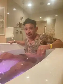 Snapshot of RoodoggXL chatting on 12.04.24 RoodoggXL online show from 12.04.24