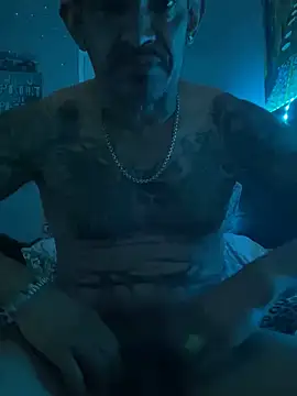 Snapshot of RoodoggXL chatting on 02.11.25 RoodoggXL online show from 02.11.25