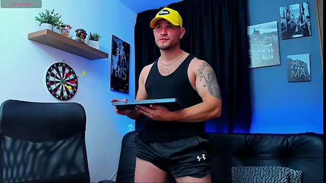 Snapshot of AndrewDiaz chatting on 12.16.24 AndrewDiaz online show from 12.16.24