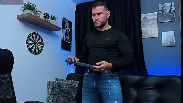 Snapshot of AndrewDiaz chatting on 12.28.24 AndrewDiaz online show from 12.28.24