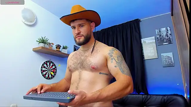 Snapshot of AndrewDiaz chatting on 02.08.25 AndrewDiaz online show from 02.08.25