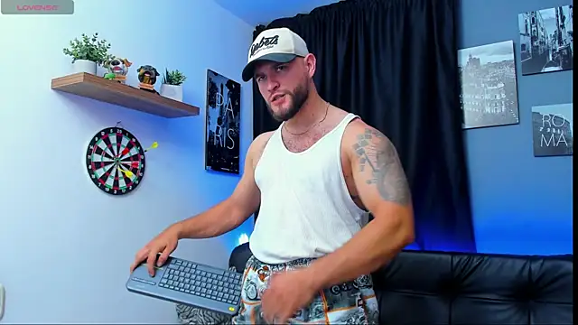 Snapshot of AndrewDiaz chatting on 02.11.25 AndrewDiaz online show from 02.11.25