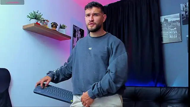 Snapshot of AndrewDiaz chatting on 03.05.25 AndrewDiaz online show from 03.05.25