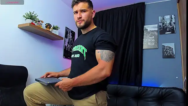 Snapshot of AndrewDiaz chatting on 03.19.25 AndrewDiaz online show from 03.19.25