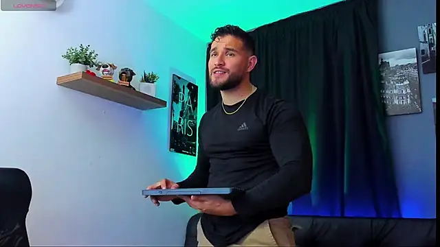 Snapshot of AndrewDiaz chatting on 03.22.25 AndrewDiaz online show from 03.22.25