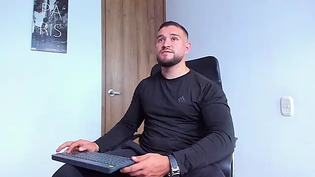 Snapshot of AndrewDiaz chatting on 09.20.25 AndrewDiaz online show from 09.20.25