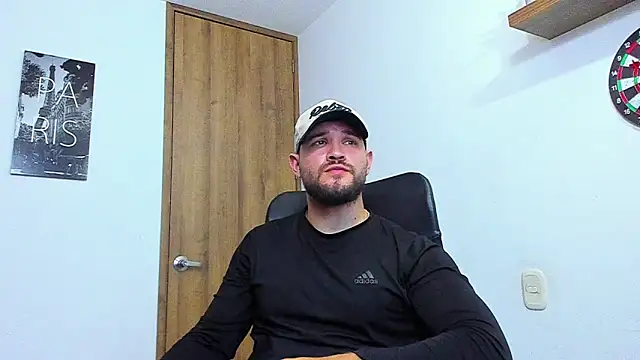 Snapshot of AndrewDiaz chatting on 09.28.25 AndrewDiaz online show from 09.28.25