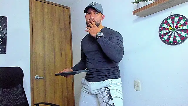 Snapshot of AndrewDiaz chatting on 09.30.25 AndrewDiaz online show from 09.30.25