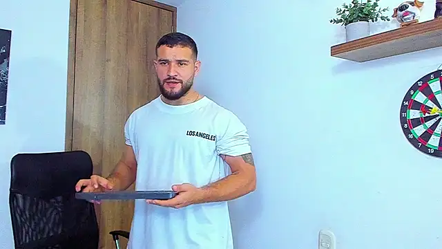 Snapshot of AndrewDiaz chatting on 10.03.25 AndrewDiaz online show from 10.03.25