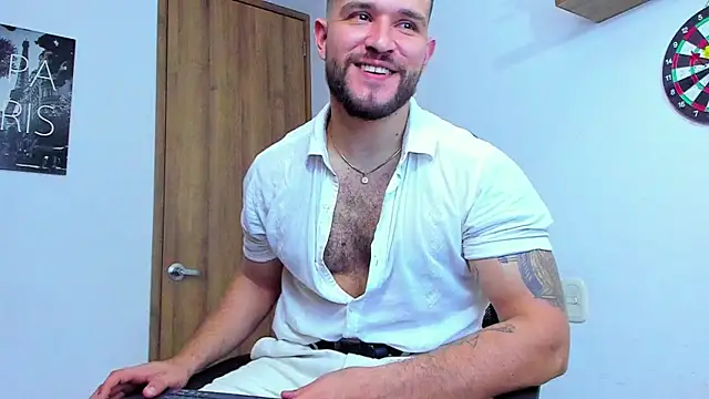 Snapshot of AndrewDiaz chatting on 10.05.25 AndrewDiaz online show from 10.05.25