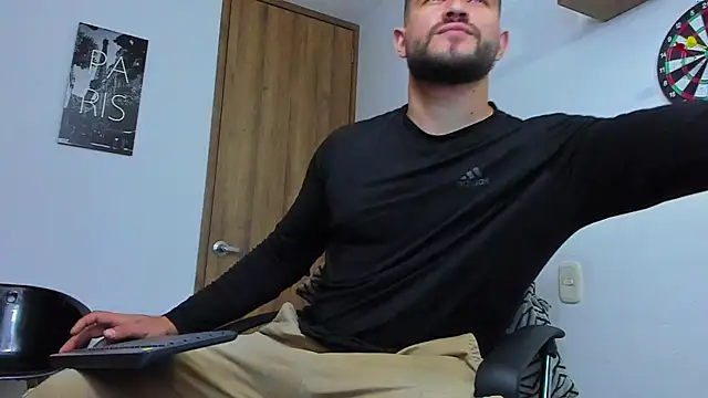 Snapshot of AndrewDiaz chatting on 10.06.25 AndrewDiaz online show from 10.06.25