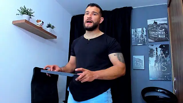 Snapshot of AndrewDiaz chatting on 10.30.25 AndrewDiaz online show from 10.30.25