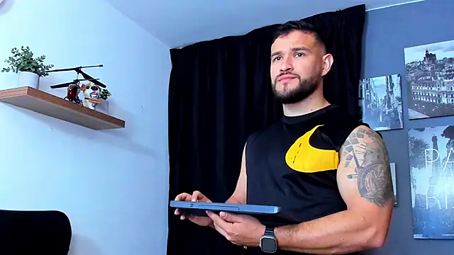 Snapshot of AndrewDiaz chatting on 11.25.25 AndrewDiaz online show from 11.25.25