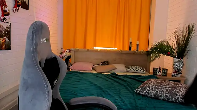 Snapshot of KimberlyMaran chatting on 12.29.24 KimberlyMaran online show from 12.29.24