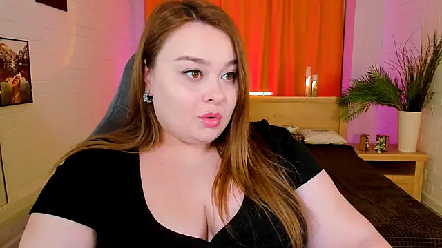 Snapshot of KimberlyMaran chatting on 01.28.25 KimberlyMaran online show from 01.28.25