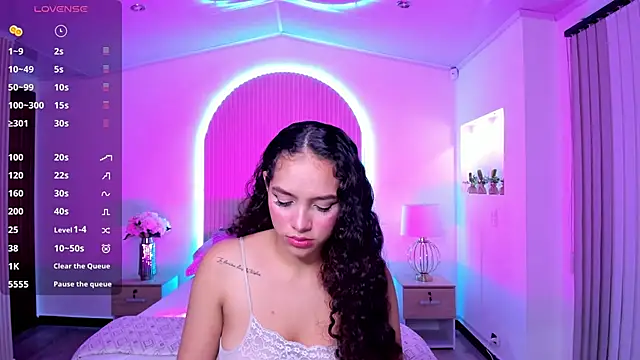 Snapshot of anahi_curlie1 chatting on 12.15.24 anahi curlie1 online show from 12.15.24