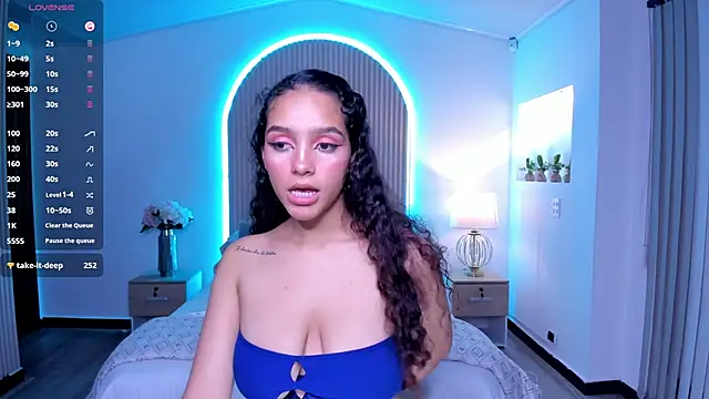 Snapshot of anahi_curlie1 chatting on 12.17.24 anahi curlie1 online show from 12.17.24