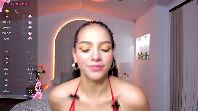 Snapshot of anahi_curlie1 chatting on 12.30.24 anahi curlie1 online show from 12.30.24