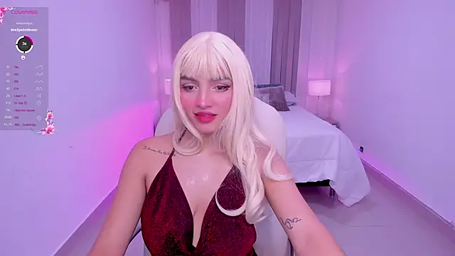 Snapshot of anahi_curlie1 chatting on 02.05.25 anahi curlie1 online show from 02.05.25