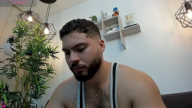 Snapshot of SebastianVilla_ chatting on 11.07.25 SebastianVilla online show from 11.07.25