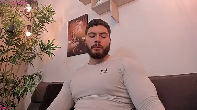 Snapshot of SebastianVilla_ chatting on 11.26.25 SebastianVilla online show from 11.26.25