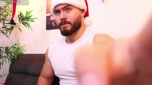 Snapshot of SebastianVilla_ chatting on 11.27.25 SebastianVilla online show from 11.27.25