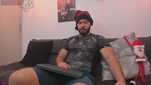 Snapshot of SebastianVilla_ chatting on 12.13.25 SebastianVilla online show from 12.13.25