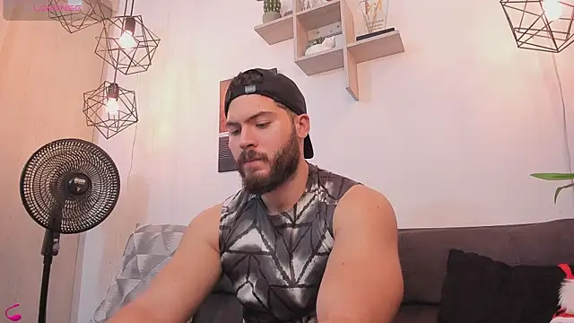 Snapshot of SebastianVilla_ chatting on 12.16.25 SebastianVilla online show from 12.16.25