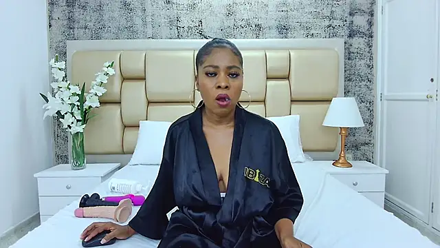 Snapshot of AlisonTravis chatting on 01.08.25 AlisonTravis online show from 01.08.25