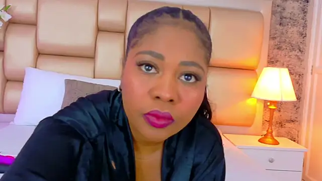 Snapshot of AlisonTravis chatting on 09.10.25 AlisonTravis online show from 09.10.25