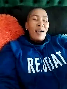 Snapshot of KINKYTEE20 chatting on 02.21.25 KINKYTEE20 online show from 02.21.25