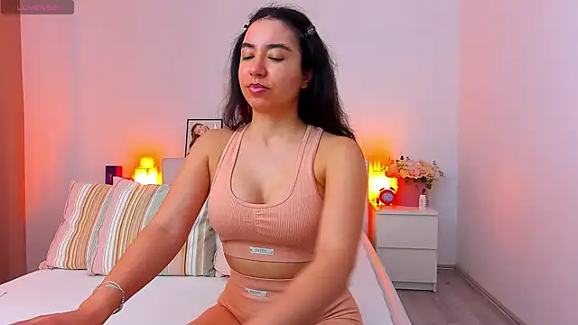 SarraPeach online show from 04.02.26