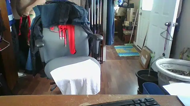 Snapshot of Daremeknot chatting on 02.19.25 Daremeknot online show from 02.19.25