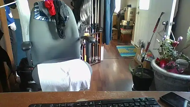 Snapshot of Daremeknot chatting on 03.19.25 Daremeknot online show from 03.19.25