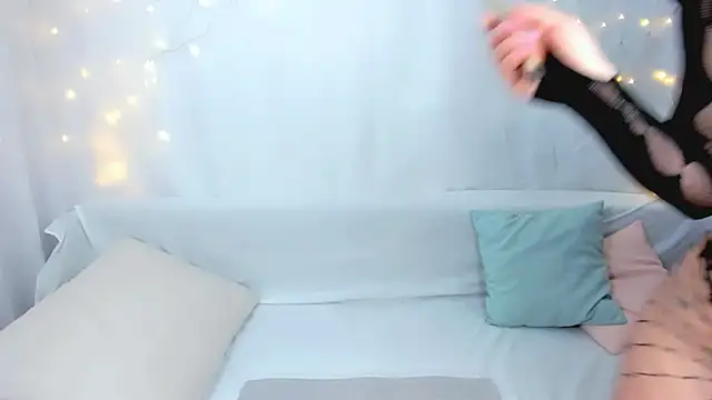 Lily Daviss online show from 04.17.26