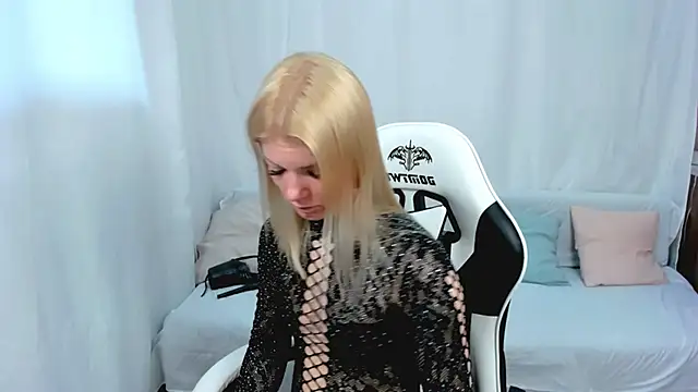 Lily Daviss online show from 04.20.26