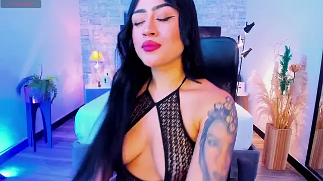 Snapshot of lucianaroy chatting on 12.03.24 lucianaroy online show from 12.03.24