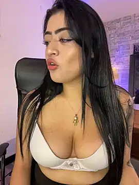 Snapshot of lucianaroy chatting on 12.06.24 lucianaroy online show from 12.06.24