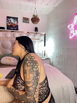 Snapshot of lucianaroy chatting on 01.12.25 lucianaroy online show from 01.12.25