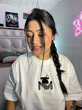 Snapshot of lucianaroy chatting on 01.15.25 lucianaroy online show from 01.15.25